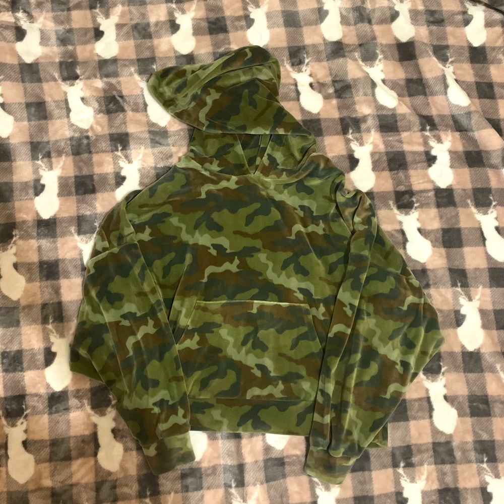 American Eagle Velvet camo hoodie